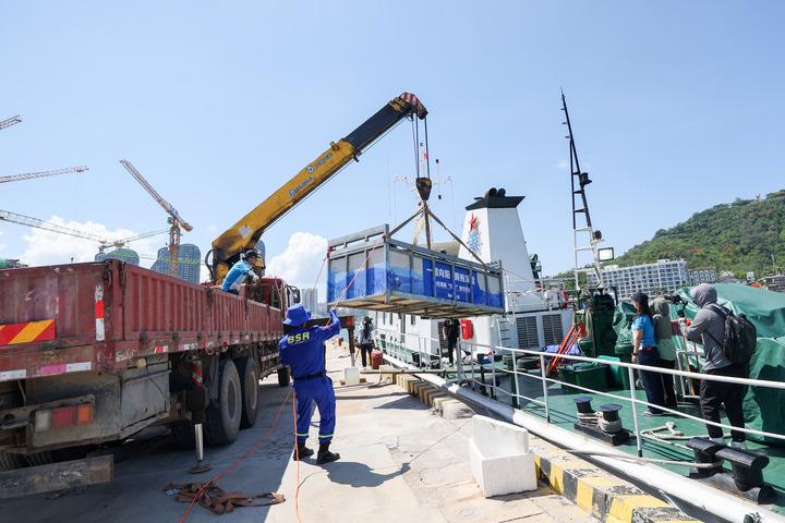 cina hainan steno yang yang torna in mare a sanya