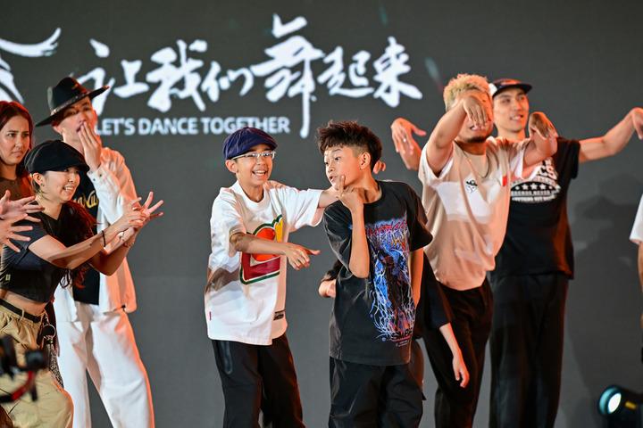 cina xinjiang karamay ospita china int8217l dance festival
