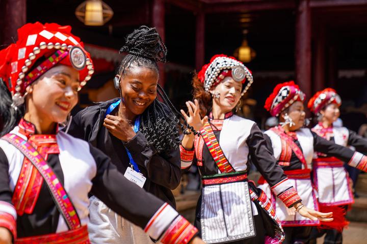cina ospiti global south media amp think tank forum visitano yunnan