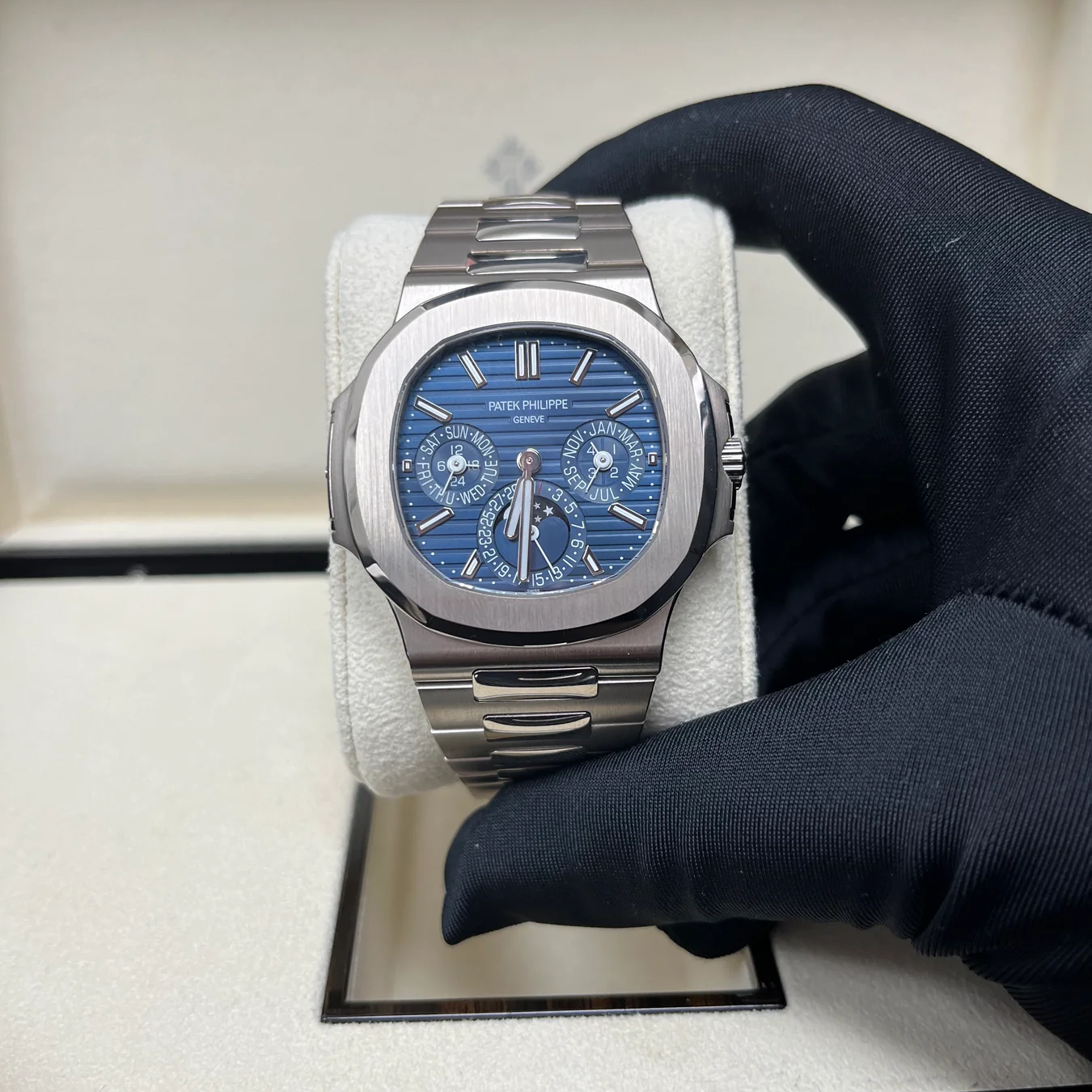 Patek Philippe 5740/1G-001 Nautilus Perpetual Calendar Moon Phase White Gold 40mm (5740/1G-001)