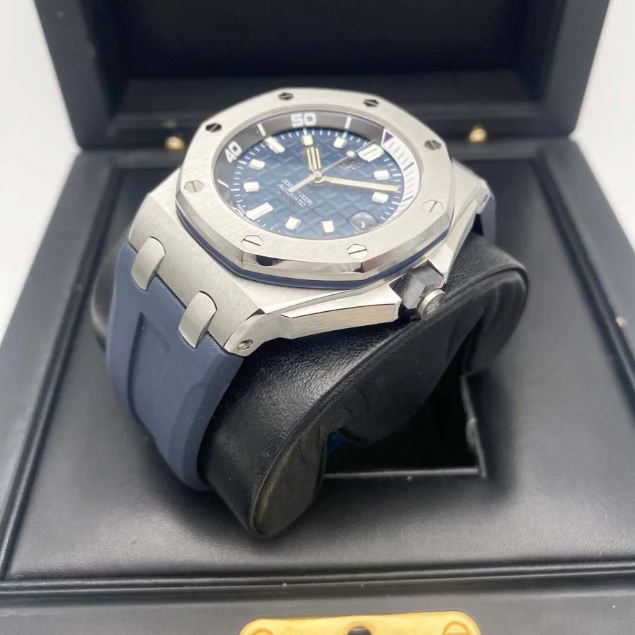 Unworn 2022 Audemars Piguet Royal Oak Offshore Diver Grey 15720ST