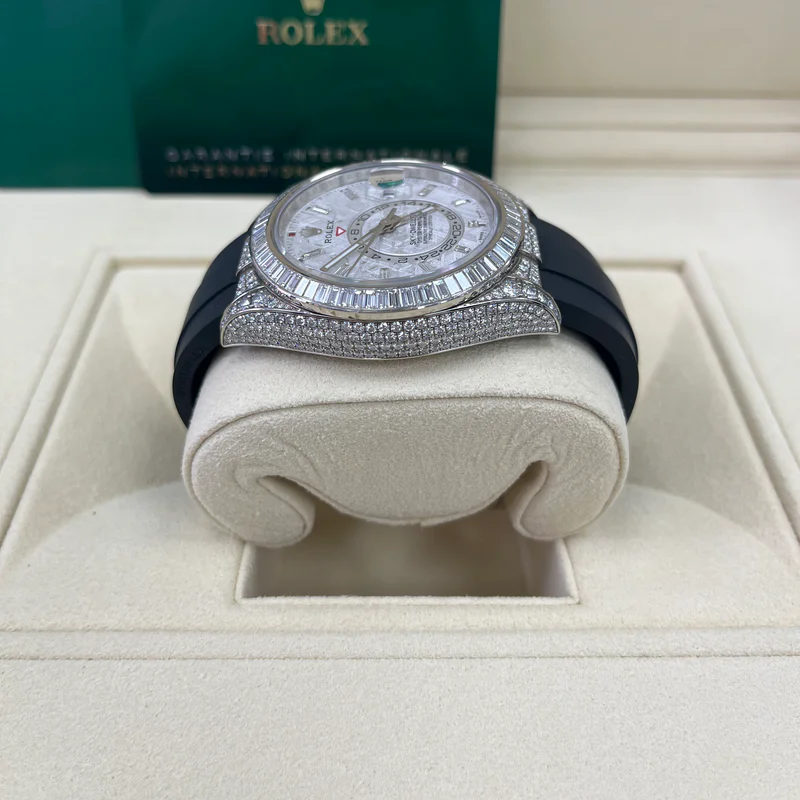 Rolex Sky-Dweller 42 White Gold and Diamond-Set / Baguette Rolex Sky-Dweller 42 White Gold and Diamond-Set / Baguette