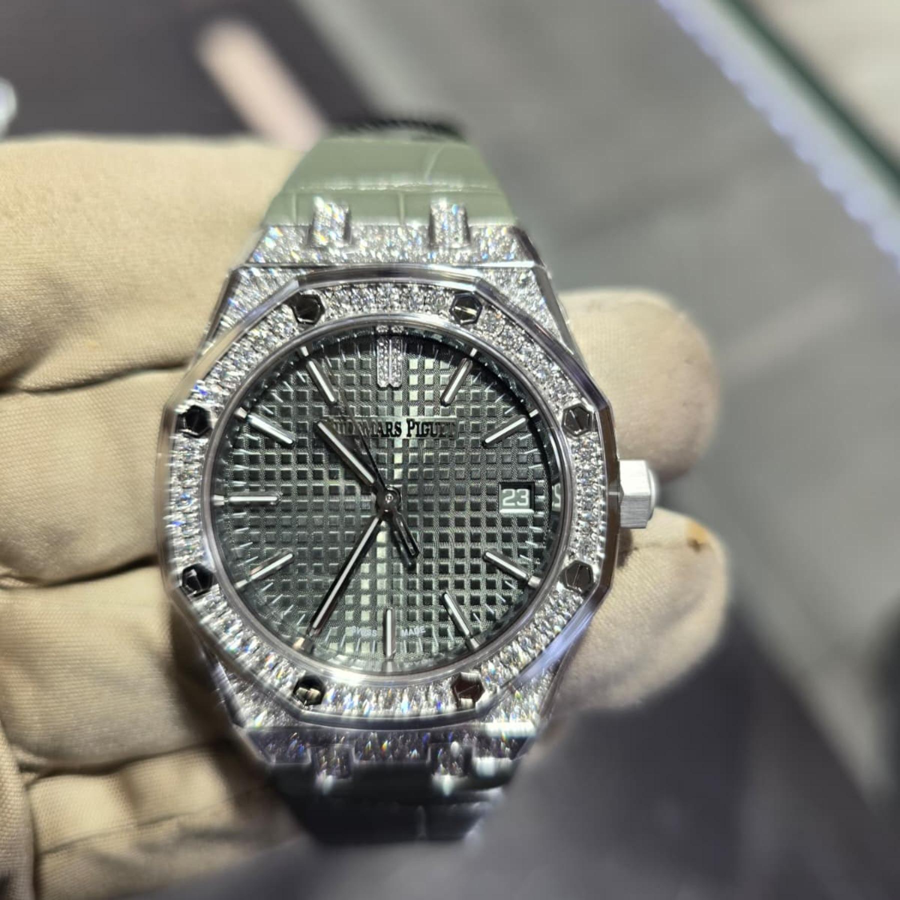 Audemars Piguet Royal Oak Selfwinding 37 White Gold - Diamond