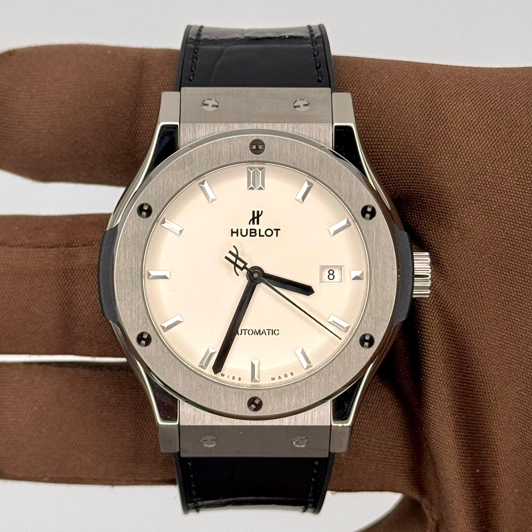 Hublot Classic Fusion 42 Titanium / Opaline / Alligator 542
