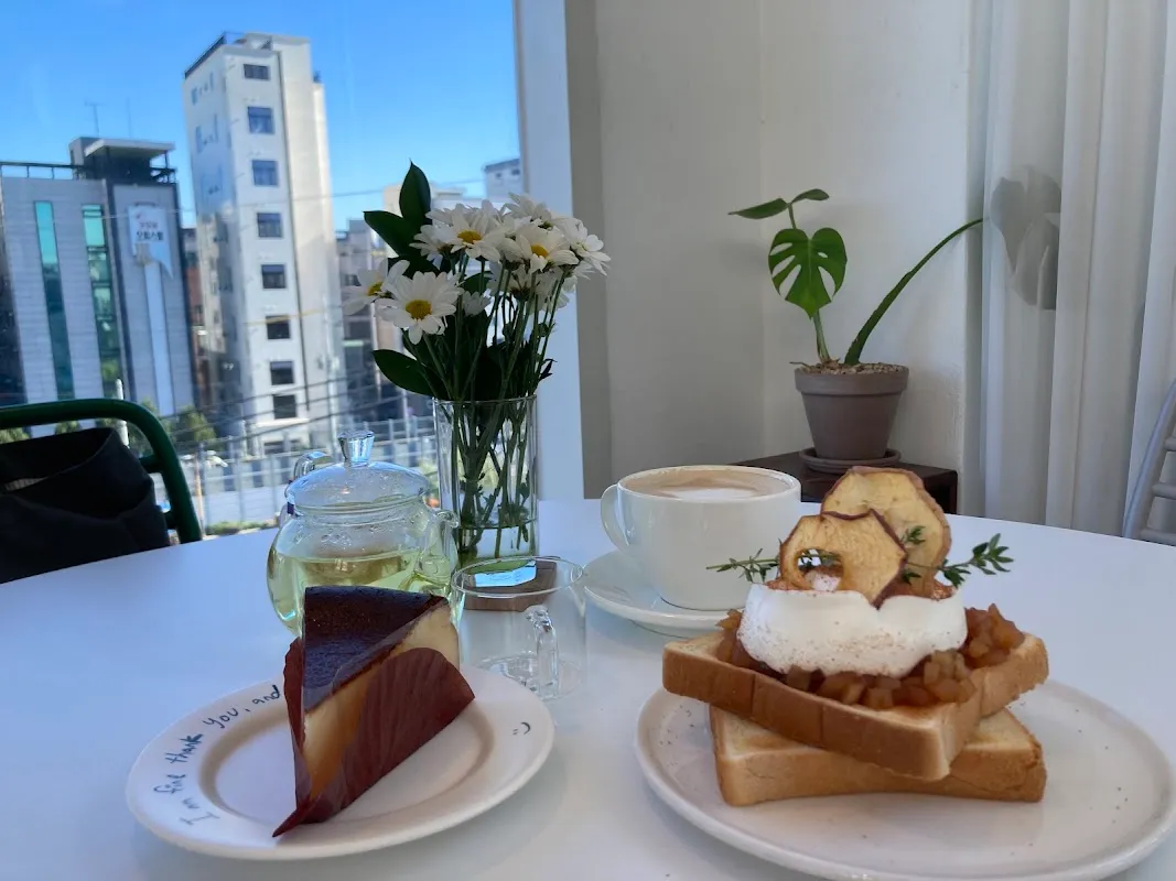 Sinsa-dong Designer Cafes 2