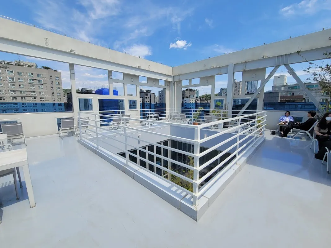 Sinsa-dong Designer Cafes 5