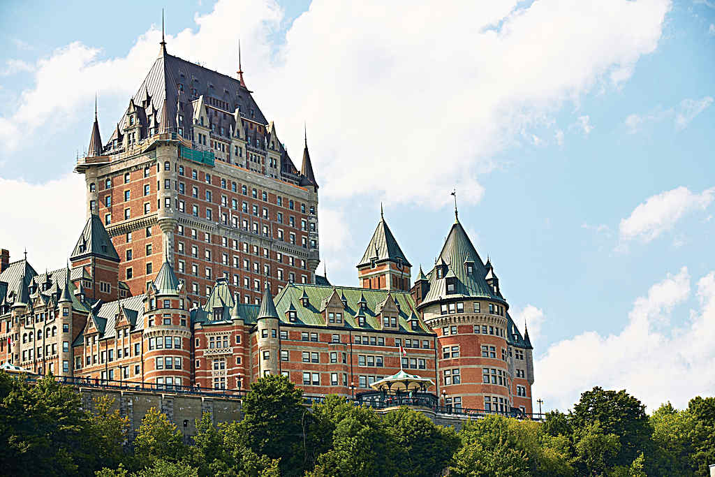 VIA Rail - Arrive in Quebec City