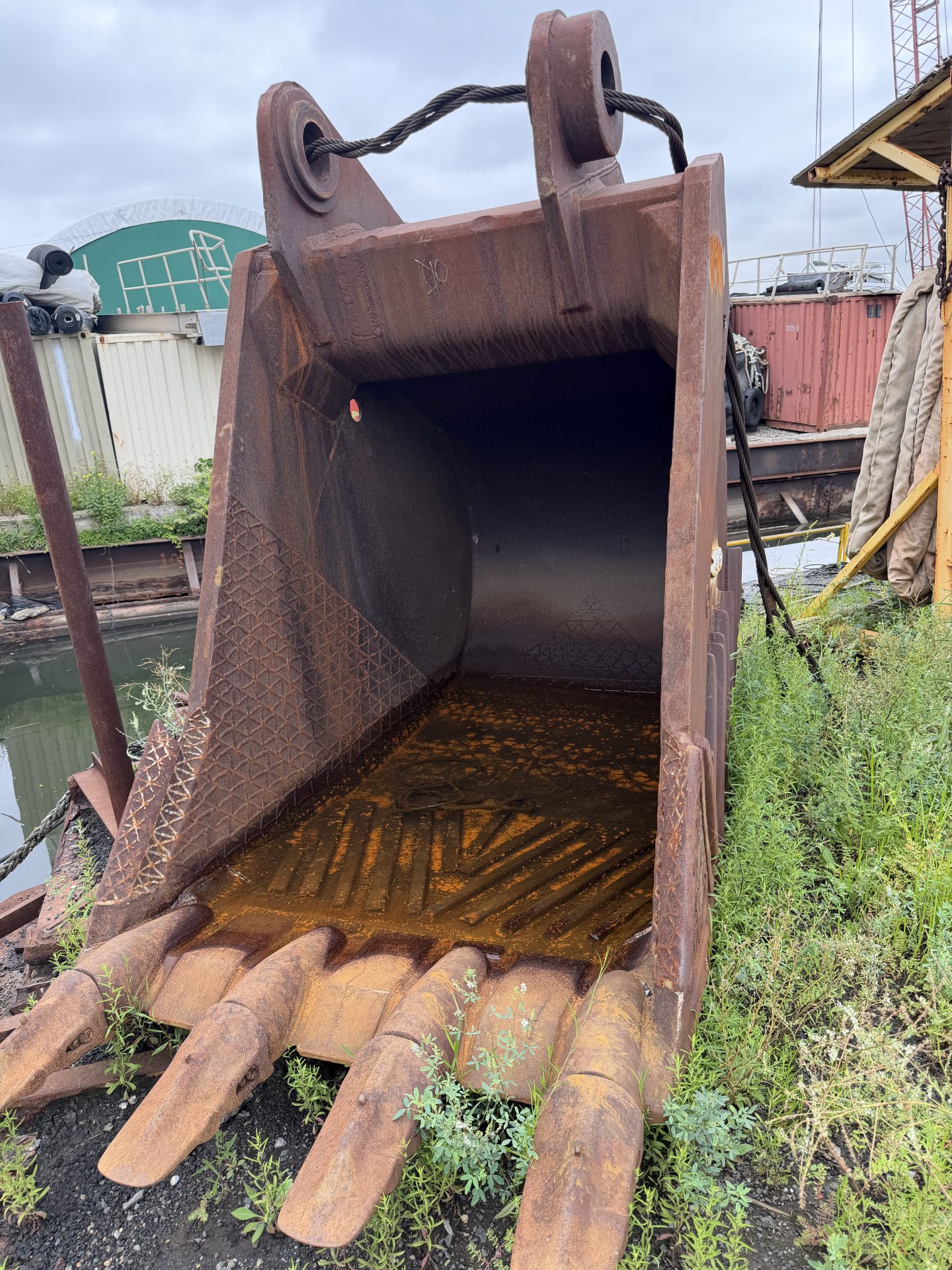 Komatsu PC1250 3 Cubic Yard Bucket