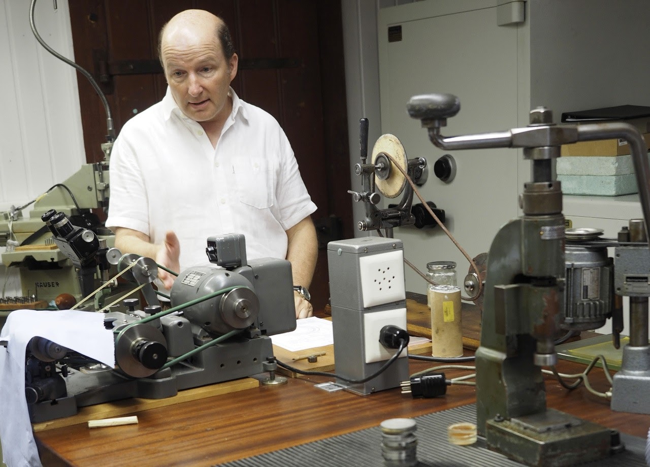 Raffety & Walwyn, distributeurs spécialisés dans les horloges anciennes de  qualité, organise l'exposition de vente la plus importante depuis plus de  30 ans, à l'ouverture du 15 mai. MOE de plus de