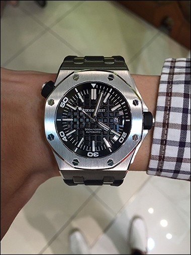 Audemars Piguet Royal Oak Offshore Diver for Rs.1,852,454 for sale from a  Seller on Chrono24