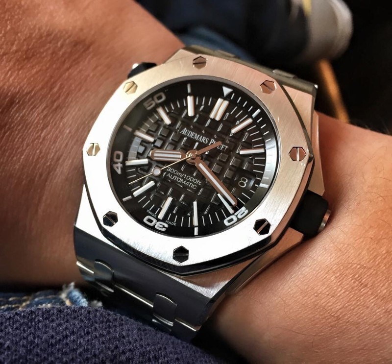Audemars Piguet 15710ST.OO.A002CA.01 Royal Oak Offshore Diver 42mm Black  Index Stainless Steel Rubber Automatic - BRAND NEW