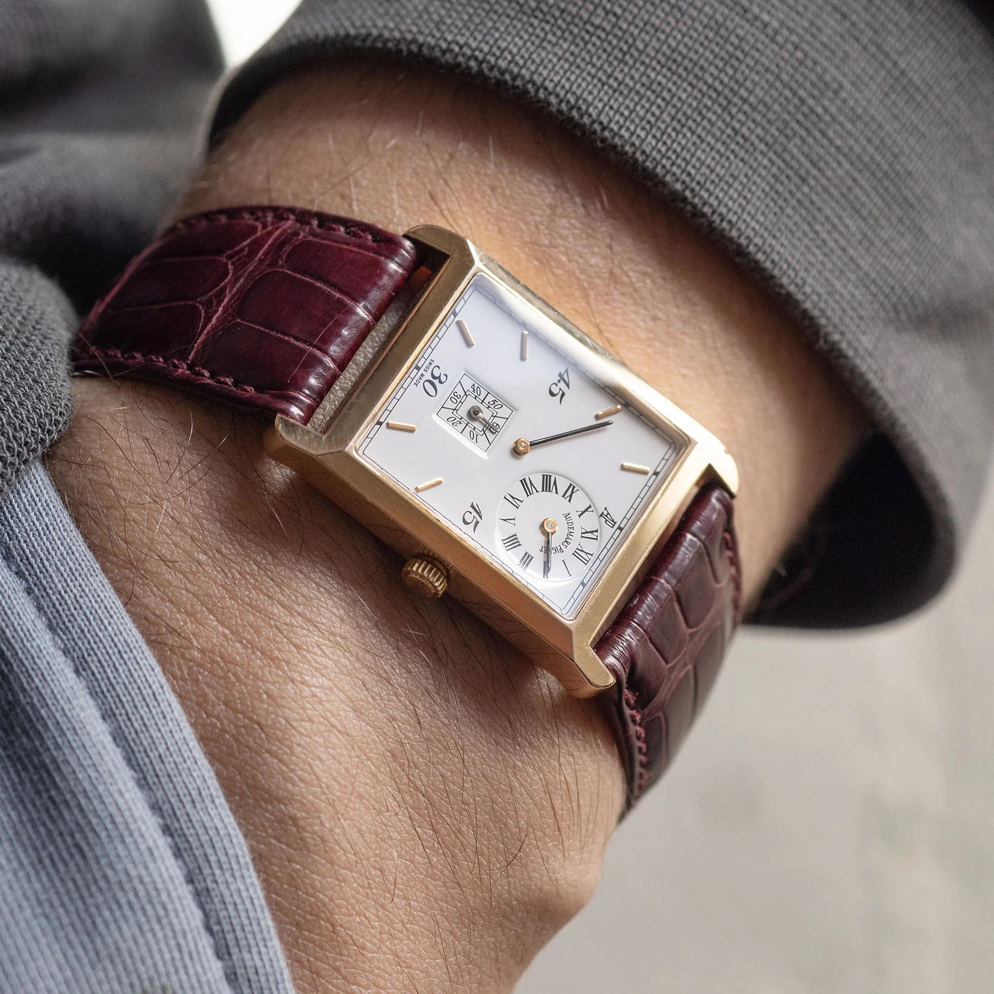 Audemars Piguet reference 25849OR features regulator display