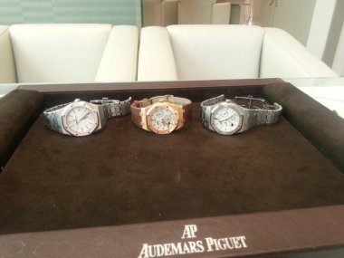 Audemars Piguet Royal Oak 15300ST vs. 15400