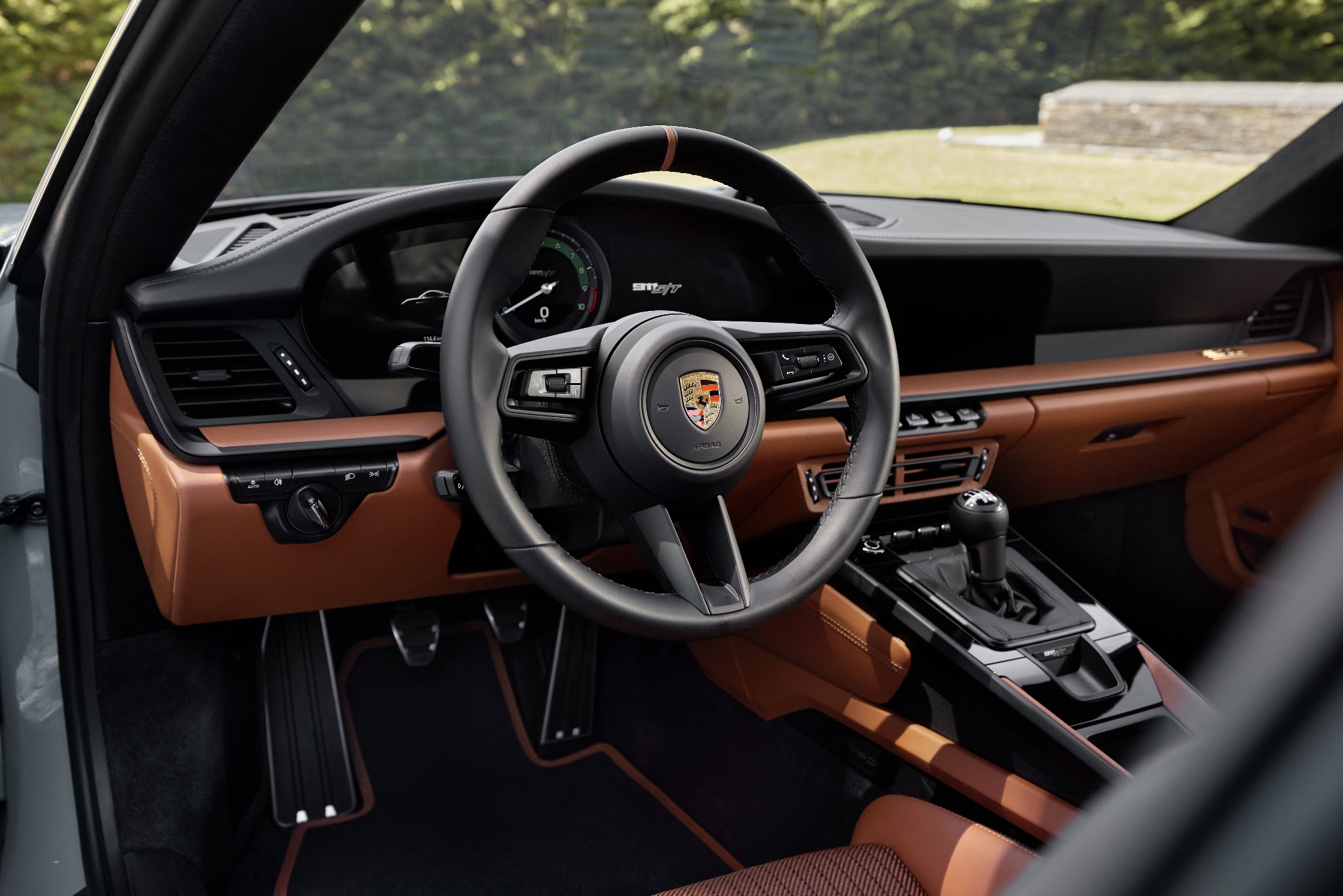 The new Porsche 911 S/T: purist special-edition model marks 60th