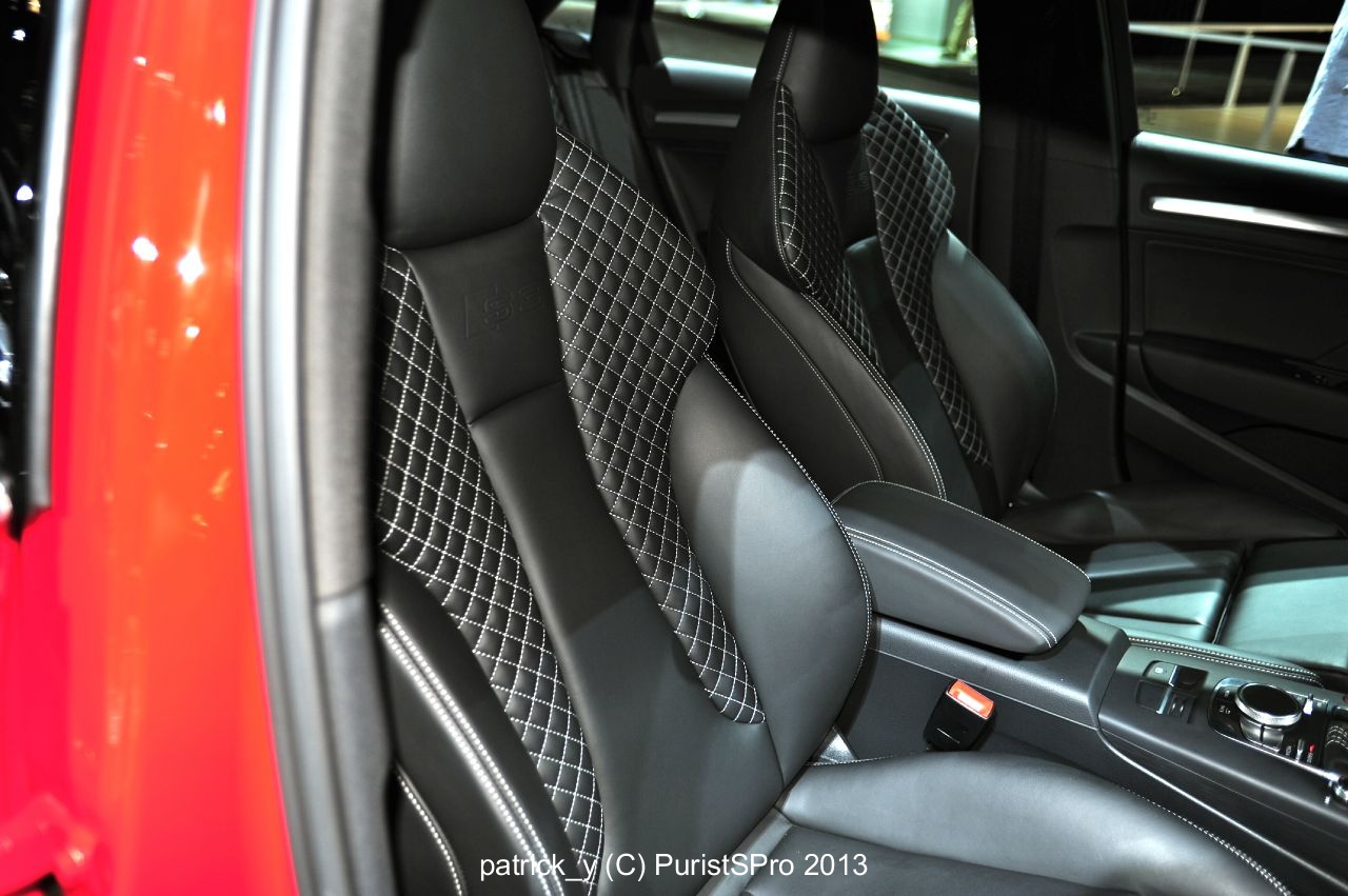 Awesome seat design with honeycomb stitching! 