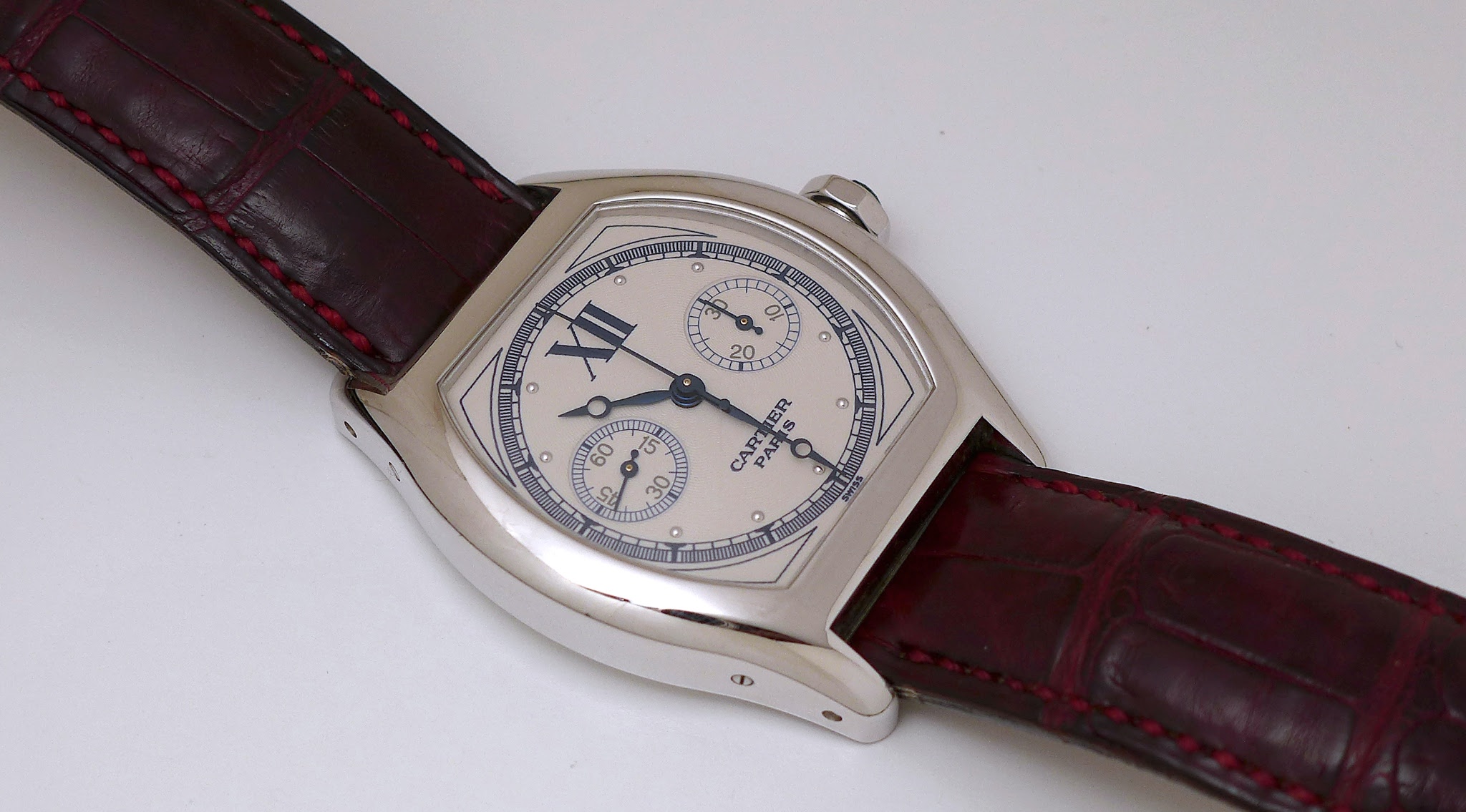 Cartier - Cartier Tortue Monopoussoir Chronograph, White Gold.