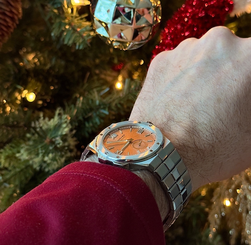 Chopard: Christmas Lighting Transforms Dial Color