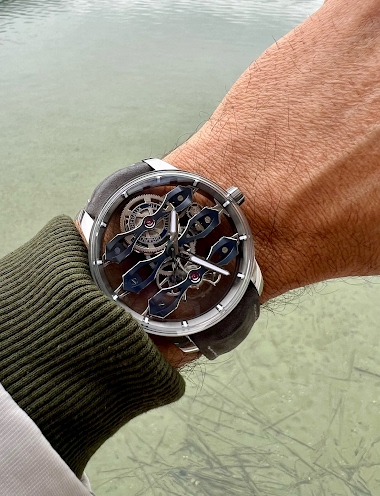 Girard-Perregaux Laureato: Elegant Sports Watch Collection