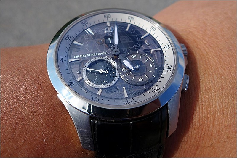 Girard-Perregaux Traveller Large Date Moon Phases GMT