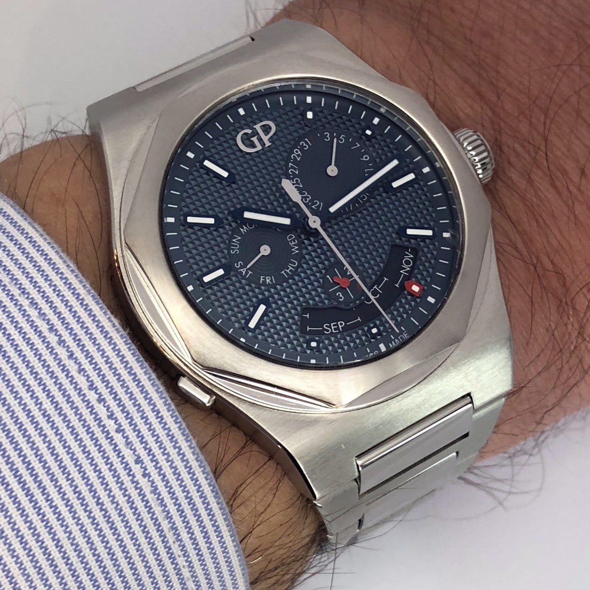 Girard perregaux 2025 laureato perpetual calendar