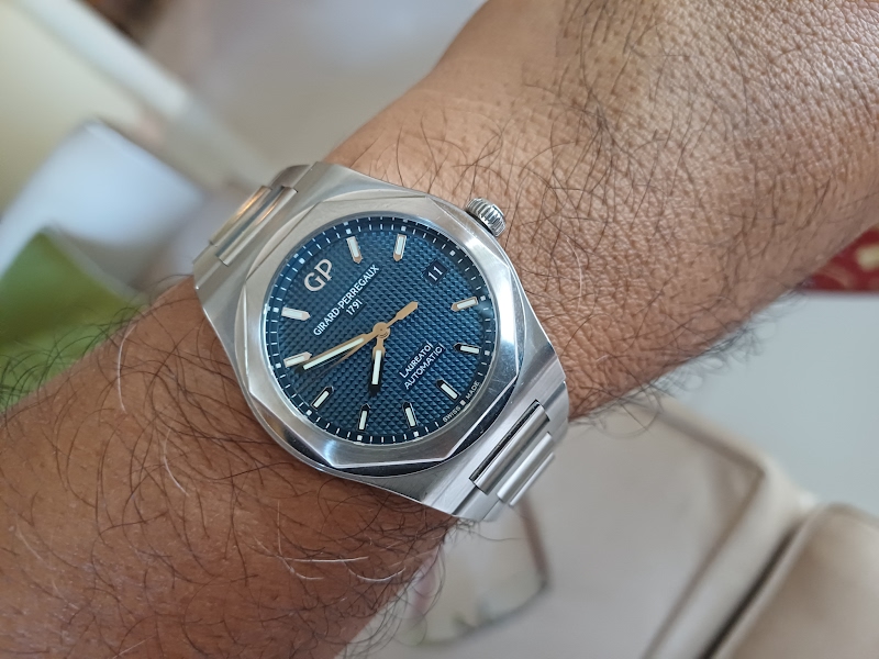 Girard Perregaux Laureato 38mm Blue Dial: An Understated Collector's Gem