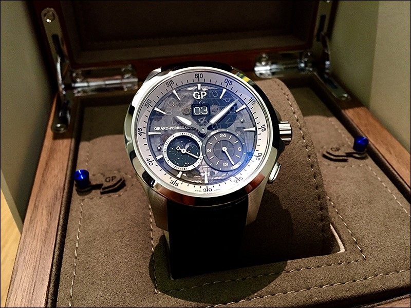 Girard Perregaux Traveller Grande Date Sapphire