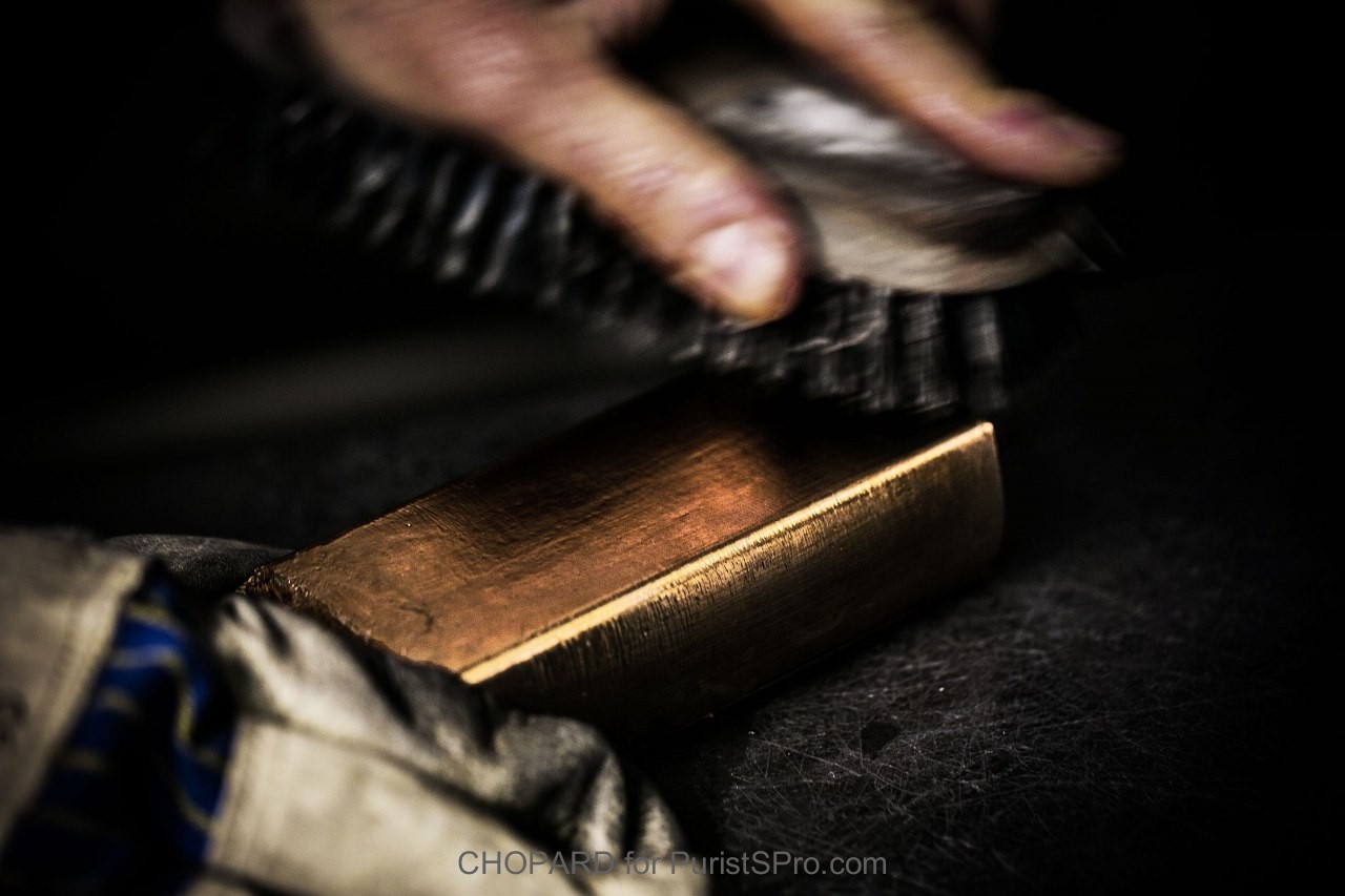 Cleaning gold ingot