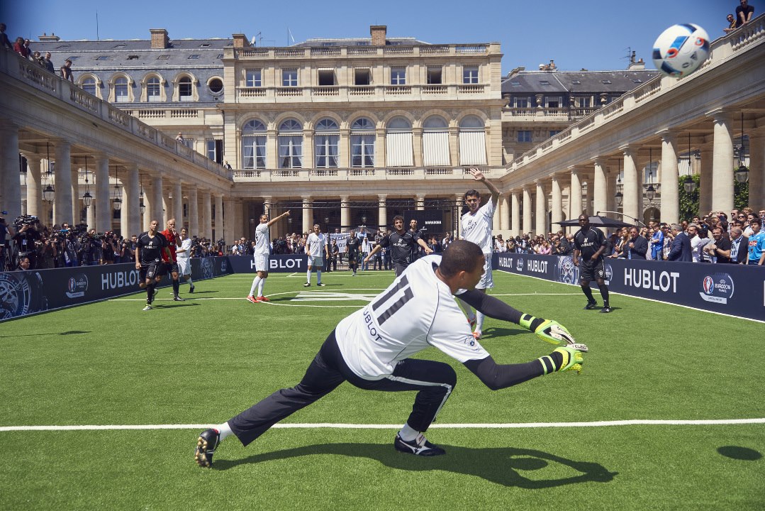 News Central - Hublot creates football history again - Pelé and Maradona  for once in a lifetime match