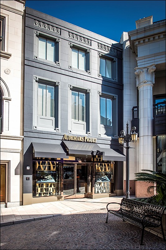 Shinjuku's own luxury used boutique: Rodeo Drive