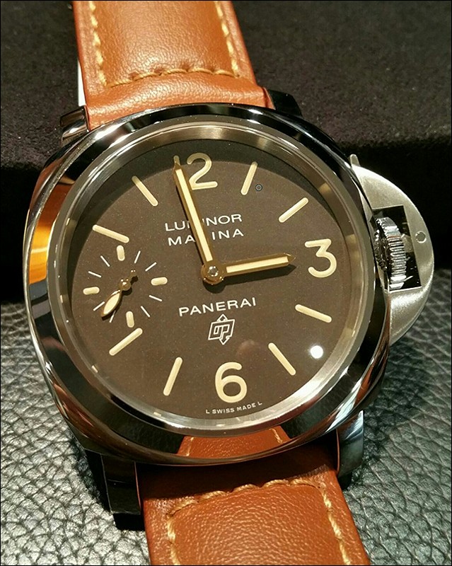 Brown dial with gold hands, otherwise identical to Pam 005