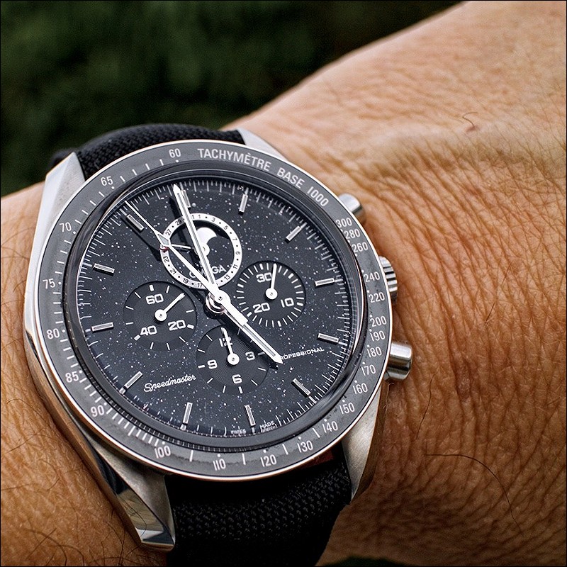 omega speedmaster aventurine dial