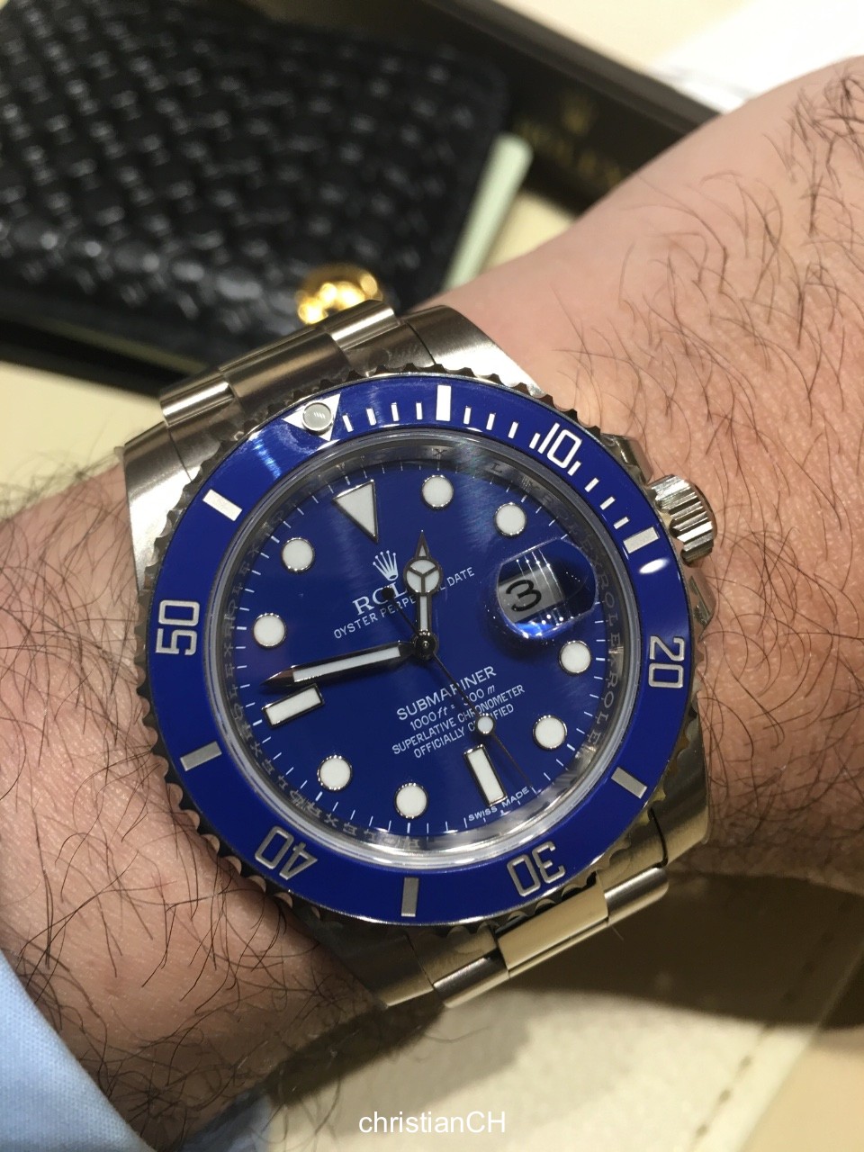 how much does a rolex submariner weigh