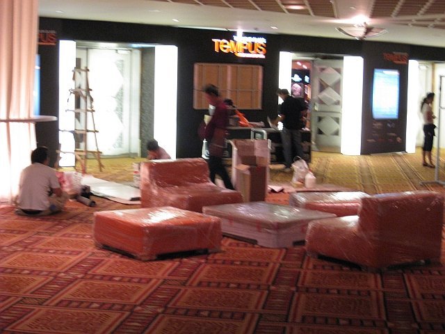 Going nearer to the Exhinbition Hall entrance... so much work still need to be done...