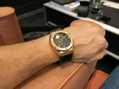 HUBLOT Classic Fusion Aerofusion King Gold