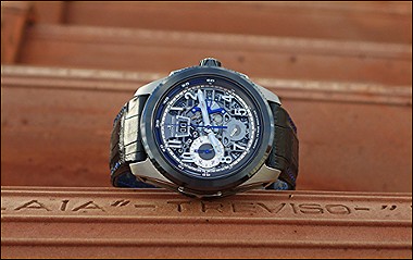 the Extreme Jaeger-LeCoultre - JLC II on Blue Lab wrist