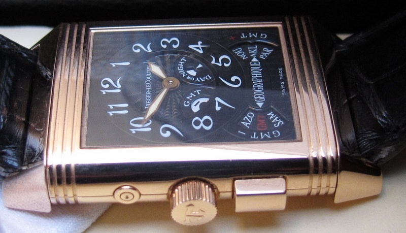 and quite a contrast between the sides (sorry about the picture - black dials are hard)