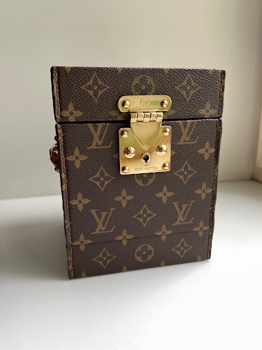 Louis Vuitton Pochette Trunk Verticale Review