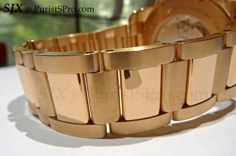 Cartier - A look at the Calibre de Cartier on bracelet