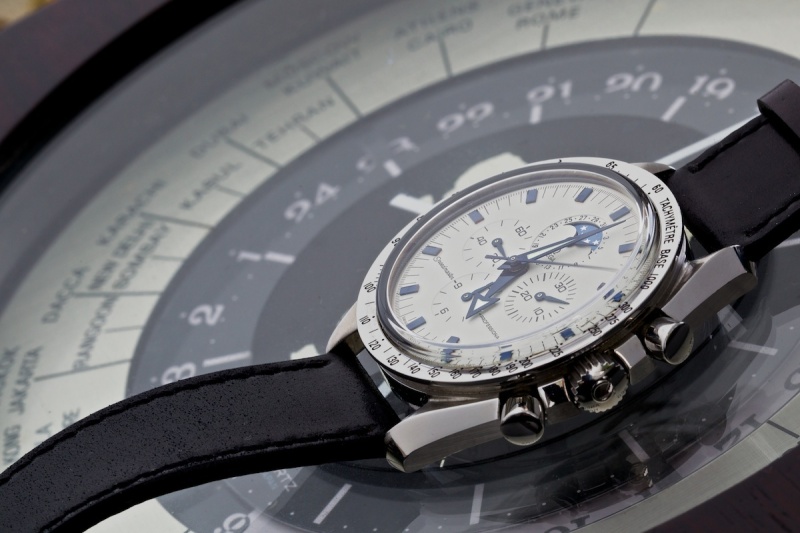 omega broad arrow moonphase