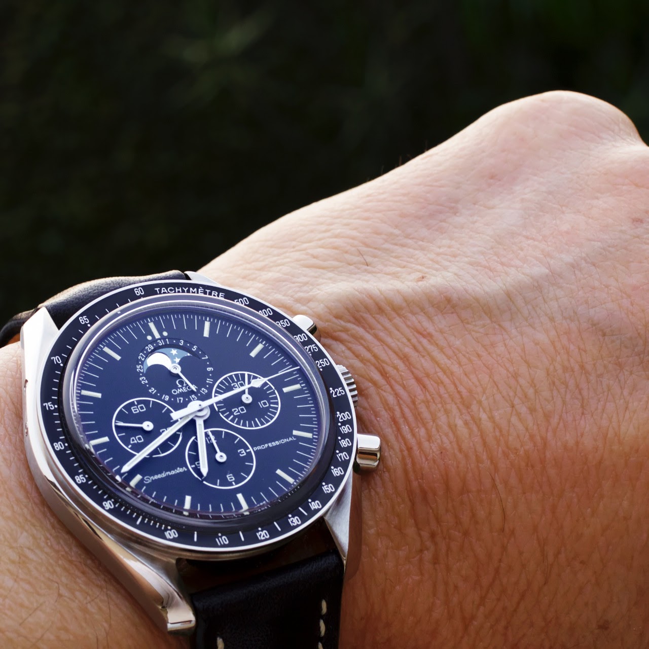 omega speedmaster moonphase professional