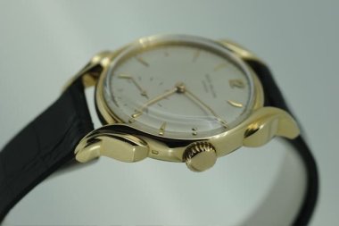 Vintage Patek Philippe Calatrava 2431 Flame Lugs - Papers for sale