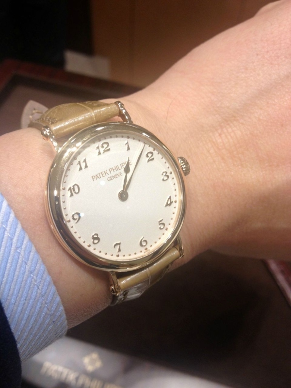 pic 5 - with original 'matt pearly beige' strap