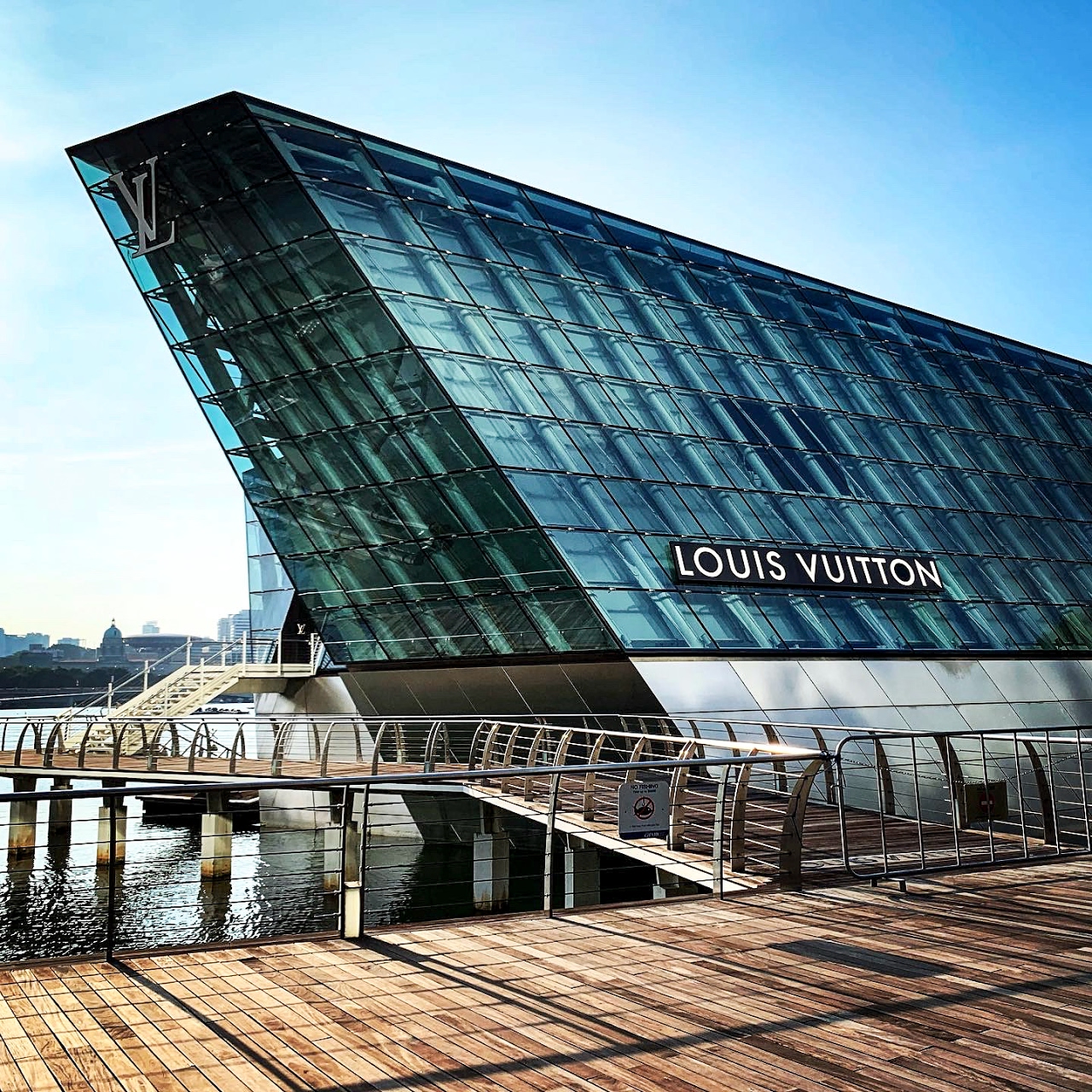 Louis Vuitton showroom, Marina Bay, Singapore Stock Photo - Alamy