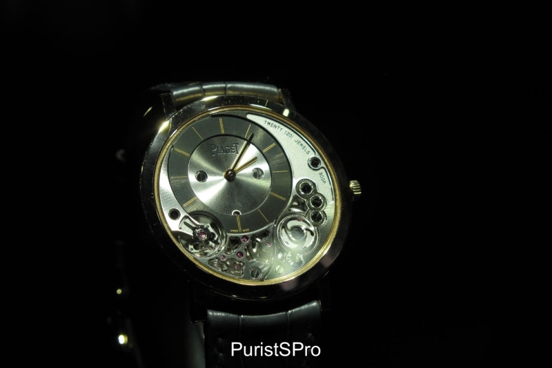 We have seen the 900P already in SIHH 2014. Here's a Piaget 900P in red gold