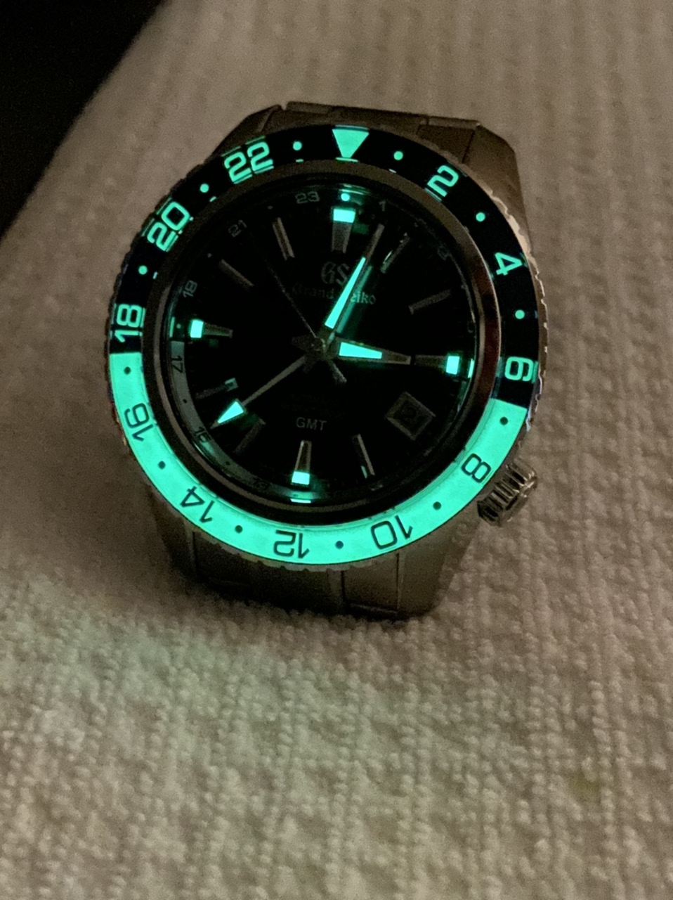 Seiko - The holidays are bright indeed! Look at this lume shot from the  amazing Grand Seiko SBGJ237. A Hi-Beat GMT in a sport case.