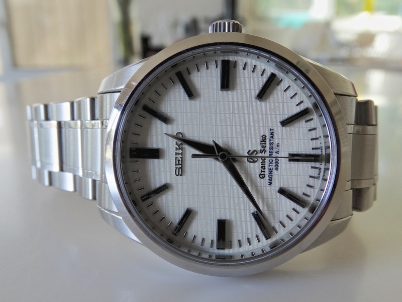 Seiko - SEIKO PROFILE SERIES: MAGNETIC SHIELDED QUARTZ