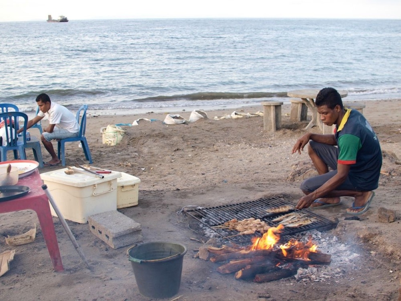 After climbing to meet Jesus, it's time to head back to the beach and follow the smoke...