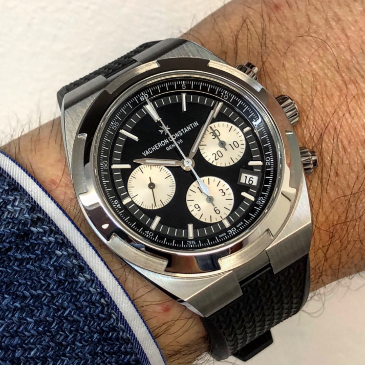 Review: The New Vacheron Constantin Overseas Chronograph with Panda Dial 