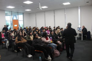 IMG_3616-300x200 Periodismo PUCV realizó Conferencia Internacional “Geometría de Crisis, Conflictos y Negociaciones”