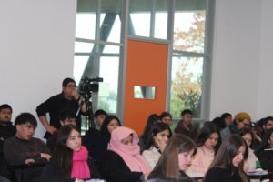 IMG_3629-300x200 Periodismo PUCV realizó Conferencia Internacional “Geometría de Crisis, Conflictos y Negociaciones”